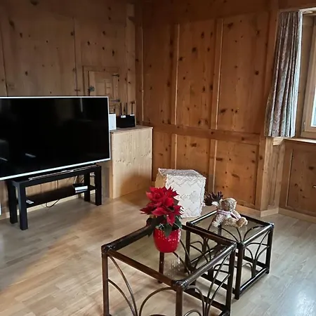 Und Restaurant Alpina 여관 Salouf