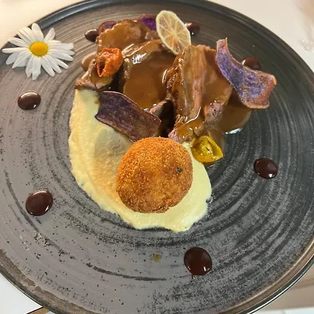 여관 Und Restaurant Alpina Salouf