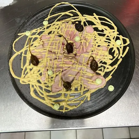 Und Restaurant Alpina 여관