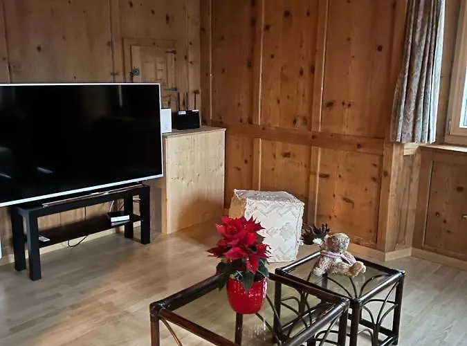 Und Restaurant Alpina بيت ريفي Salouf