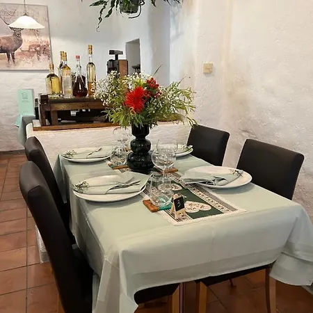 Und Restaurant Alpina Han/Misafirhane